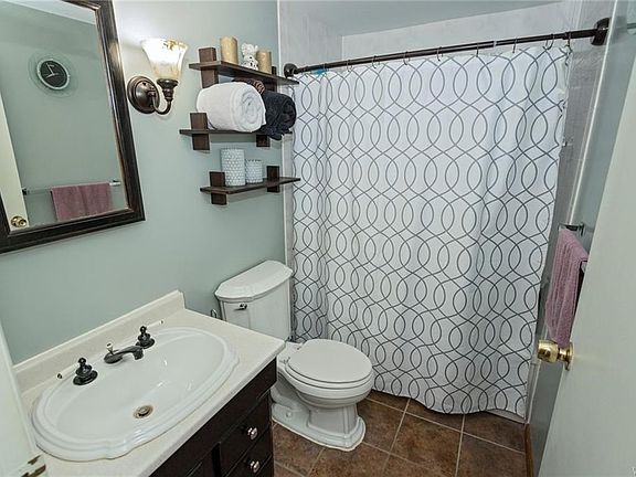 3rd image of 16 Leonard Dr