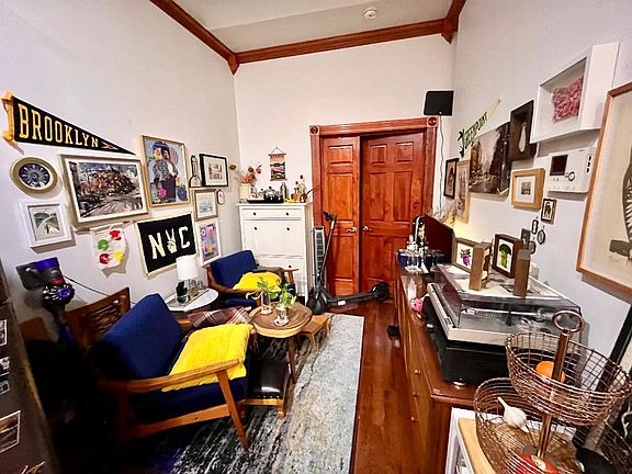 4th image of 219 Franklin St #4