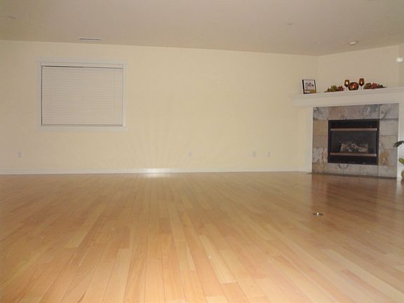 4th image of 1235 Evans Ct