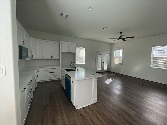4th image of 3535 Spring Ave
