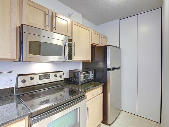 5th image of 222 N Columbus Dr APT 307