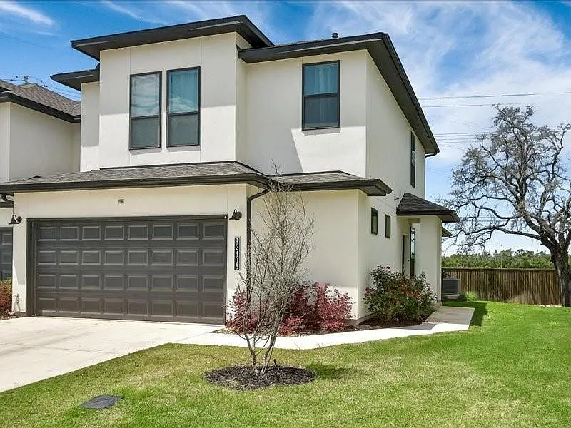 3 bed, 2.5 bath, 1729 sqft, $2,445 — Photo 2