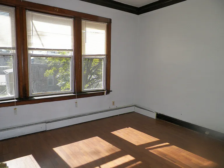 1145 W 70th St #2 — Photo 8