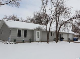 319 6th Ave W, Assiniboia, SK S0H0B0