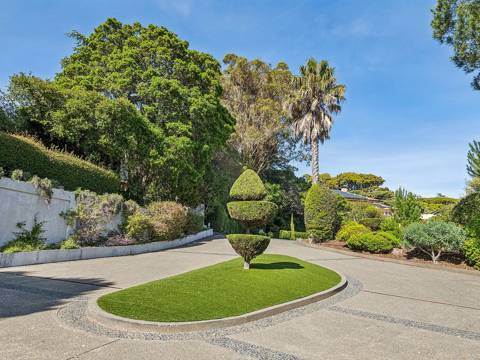 5 bed, 4.5 bath, 6236 sqft, $18,000 — Photo 4