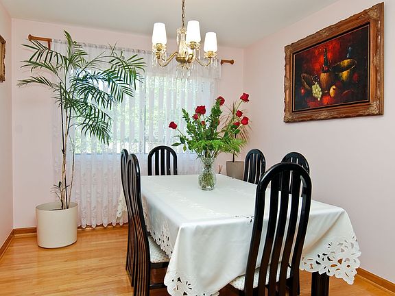 3rd image of 210 Albert Dr