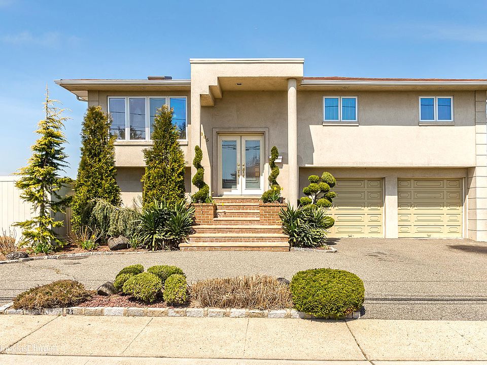 1st image of 2885 Charlotte Dr