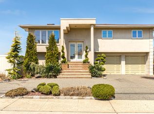 2885 Charlotte Dr, Merrick, NY 11566