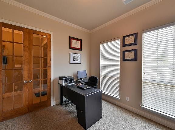 4th image of 724 Alexandria Ln