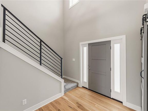 4th image of 820 SE Partridge Ln