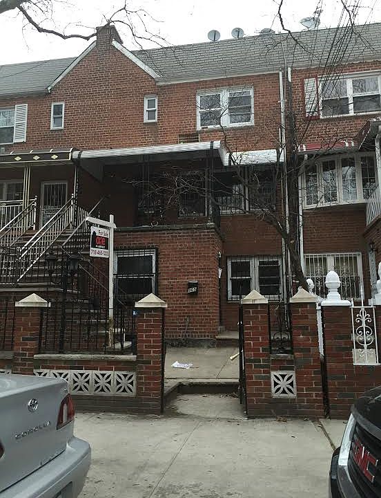1st image of 965 E 102nd St