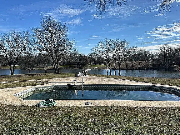 514 Lakeshore Dr — Photo 2