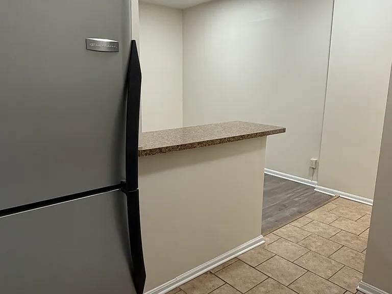 2156 W Clifton Ave #1 — Photo 7