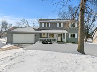 2085 Litchfield Dr, Hiawatha, IA 52233