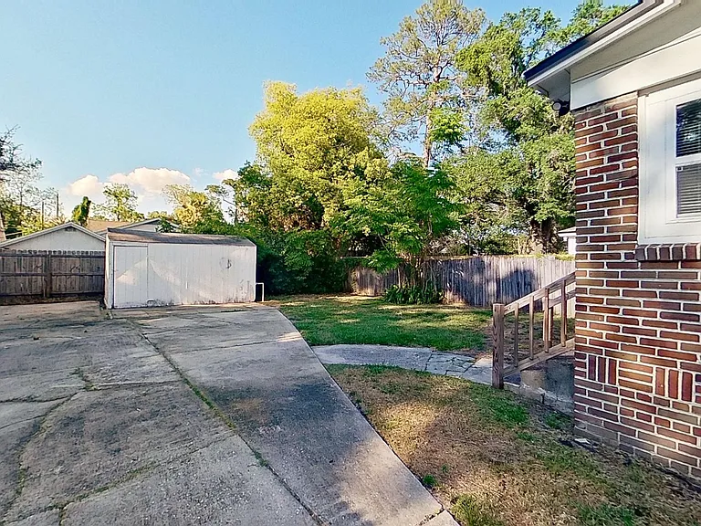 4633 Kingsbury St — Photo 9