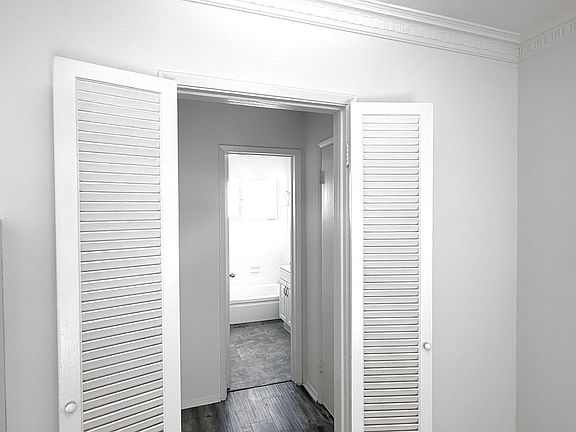 5th image of 4605 Fulton Ave APT 7