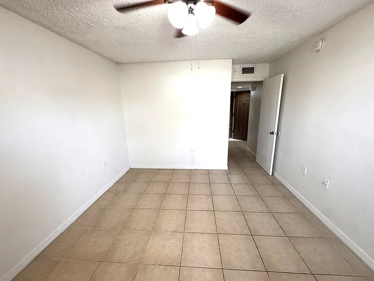 1916 Lake Atriums Cir #40 — Photo 7
