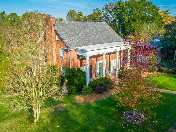 3rd image of 211 Brookwood Dr
