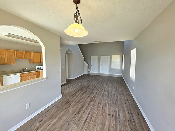 4th image of 12604 Montford Ln
