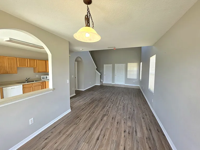 12604 Montford Ln — Photo 4