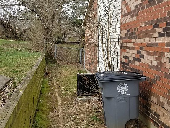 2nd image of 3357 Featherston Dr