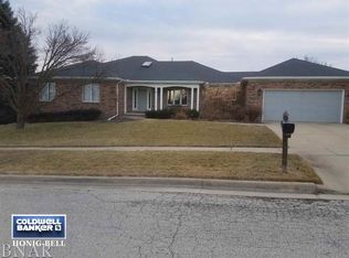 6 Cobblestone Ct, Bloomington, IL 61704