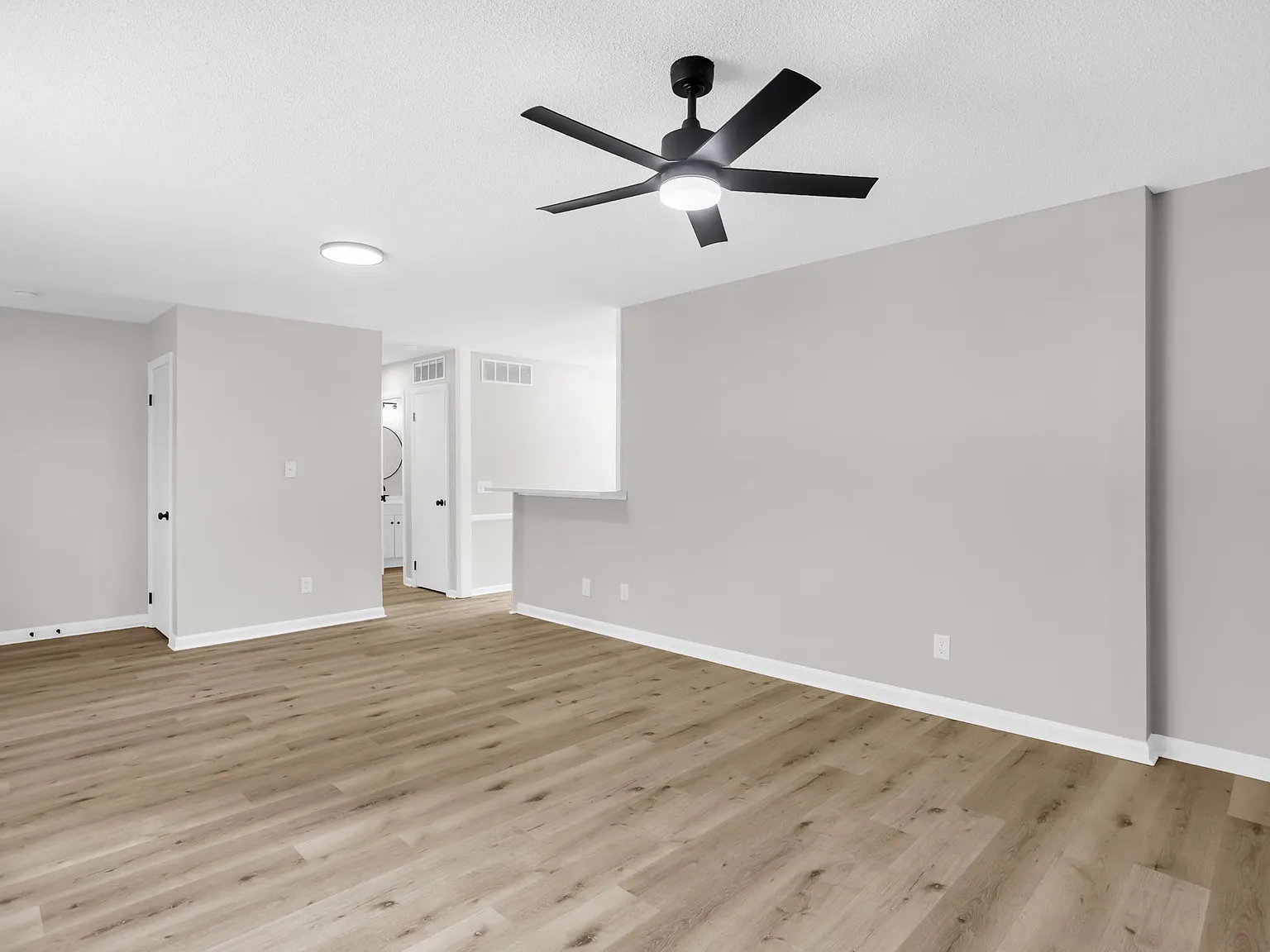 3 bed, 1.5 bath, 1307 sqft, $1,750 — Photo 3