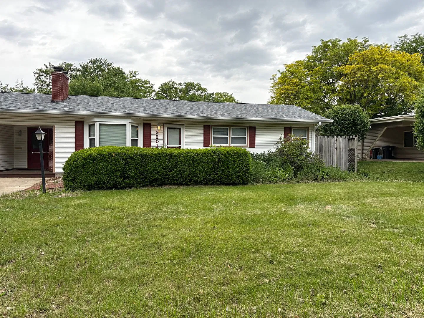 3 Bedroom 2 Bathroom Single Family home — Photo 1