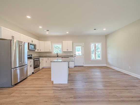 3rd image of 225 Chariot Ln