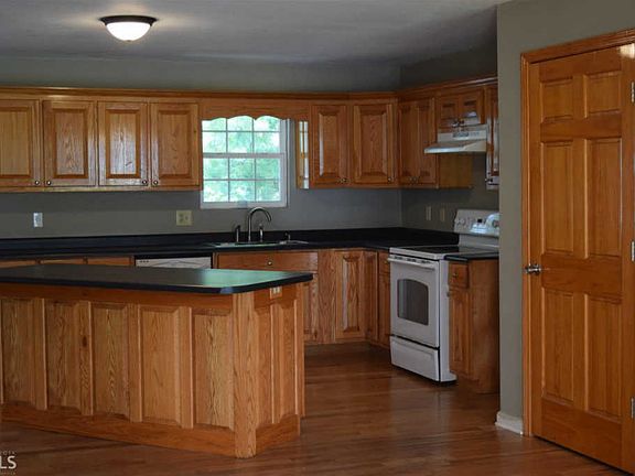 4th image of 160 Habersham Landing Dr