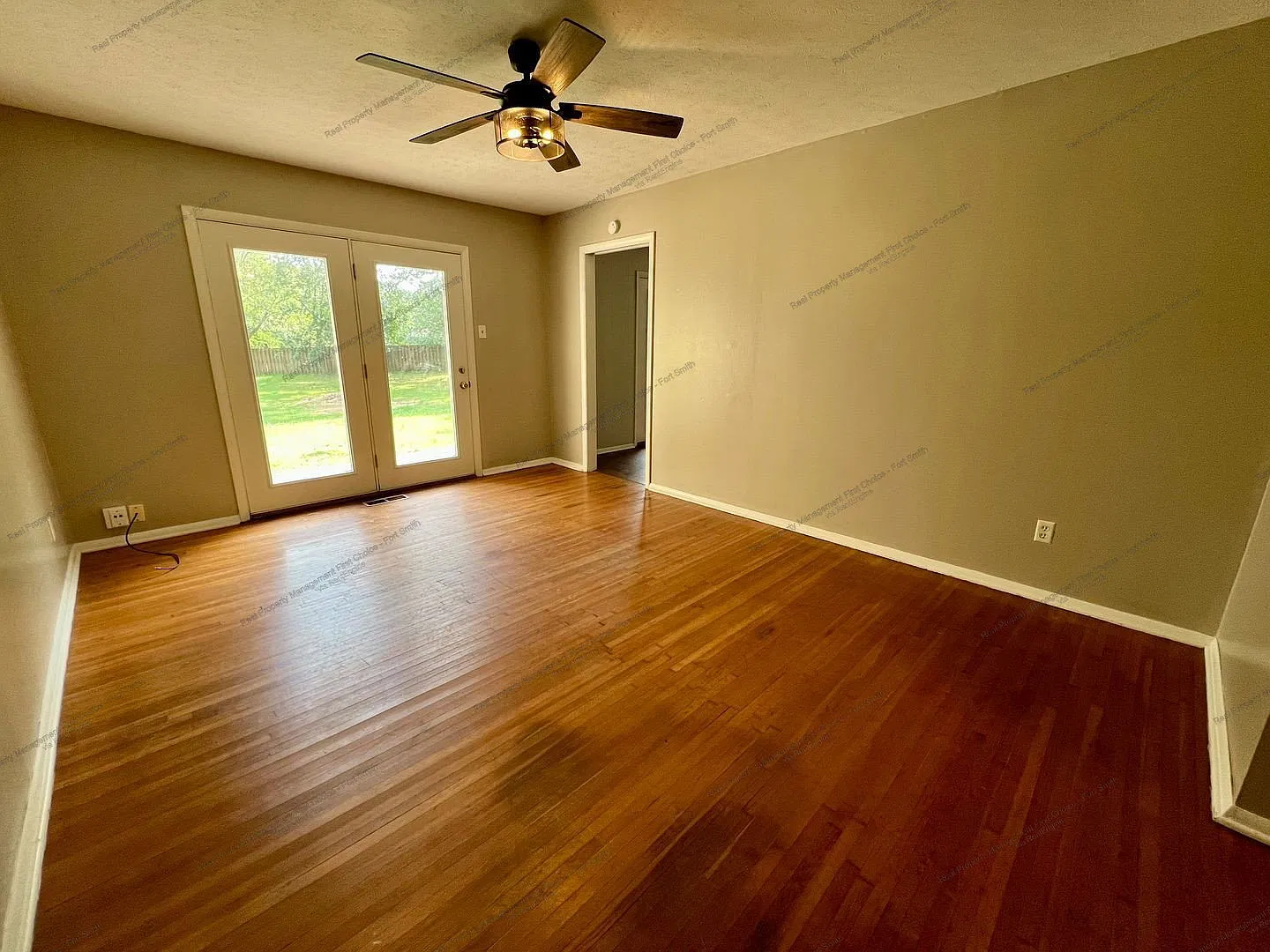 3 bed, 2.0 bath, 1555 sqft, $1,500 — Photo 4
