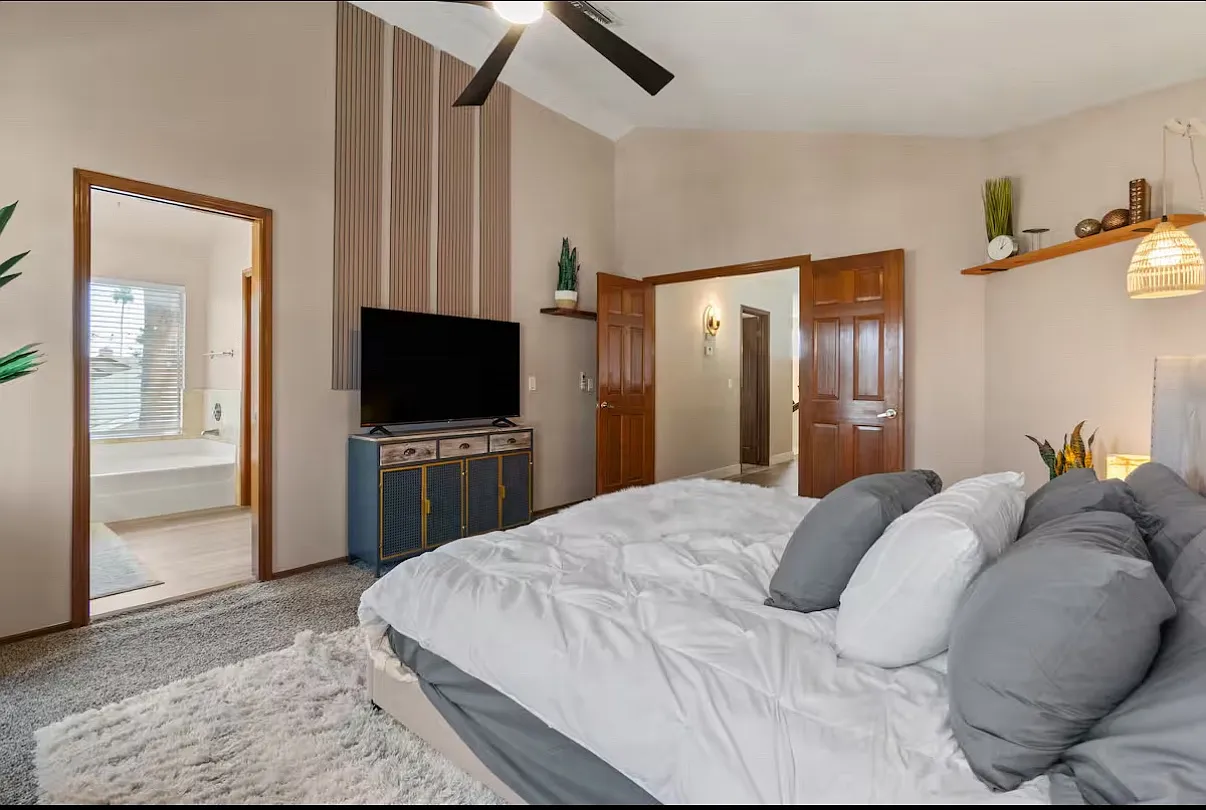 8032 E Redwing Rd — Photo 3