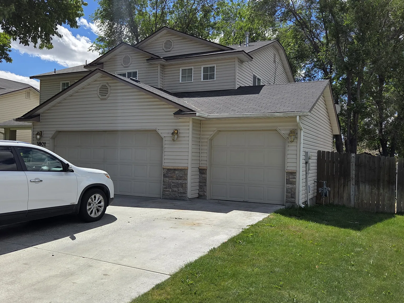 Sutton Ave. 3801 E - 1 — Photo 2