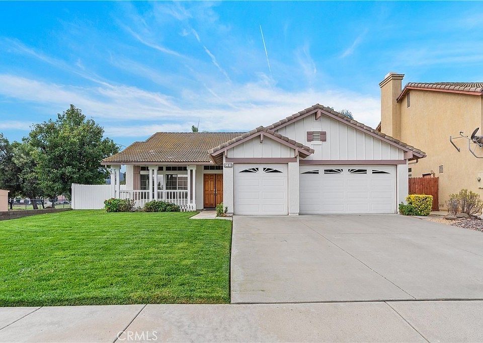 1st image of 42010 Thoroughbred Ln