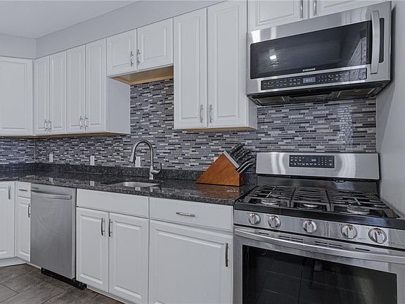 4th image of 1175 Lonsdale Ave