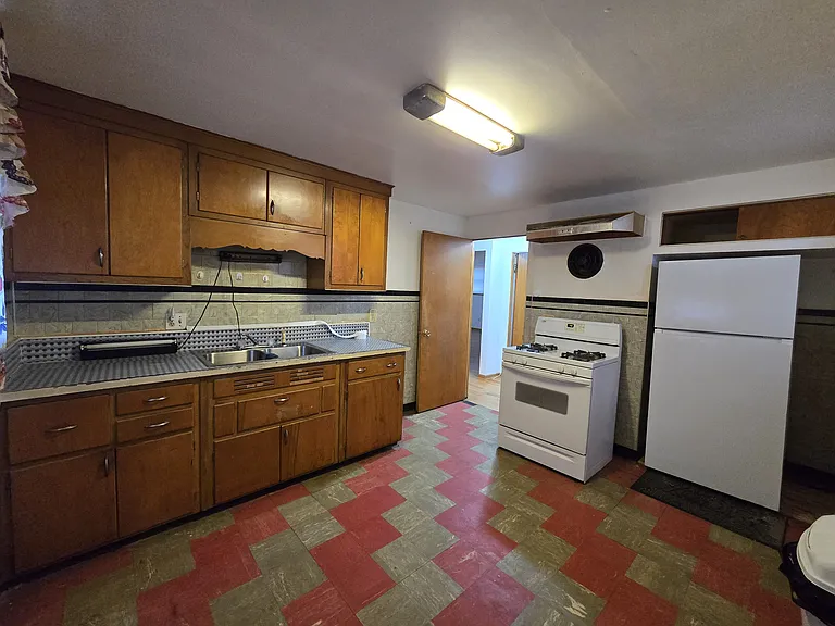 535 E 43rd Ave — Photo 18