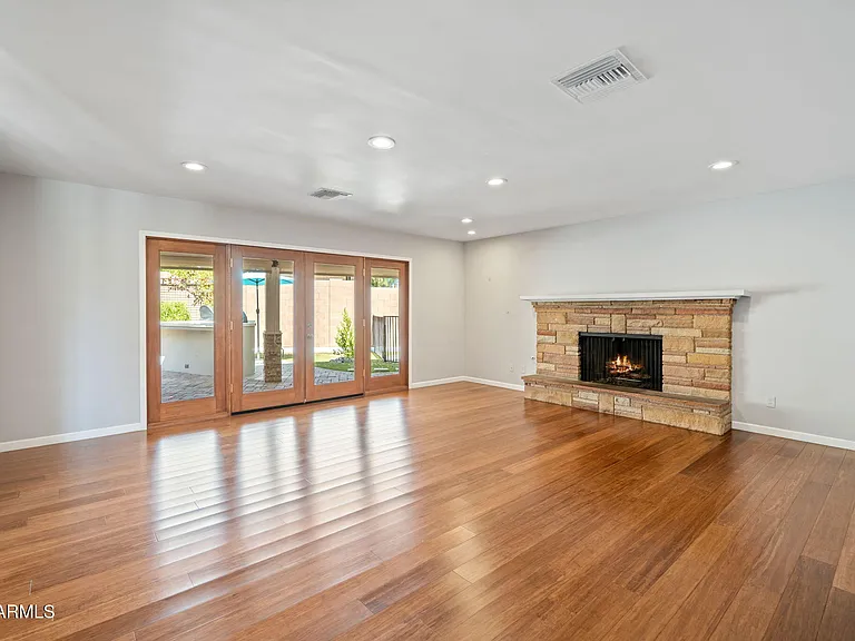 2054 E Rancho Dr — Photo 22
