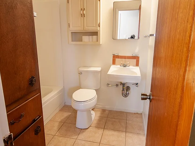 2040 Gerry Dr — Photo 8