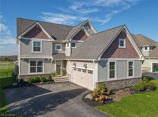 17568 Gates Landing Dr, Chagrin Falls, OH 44023