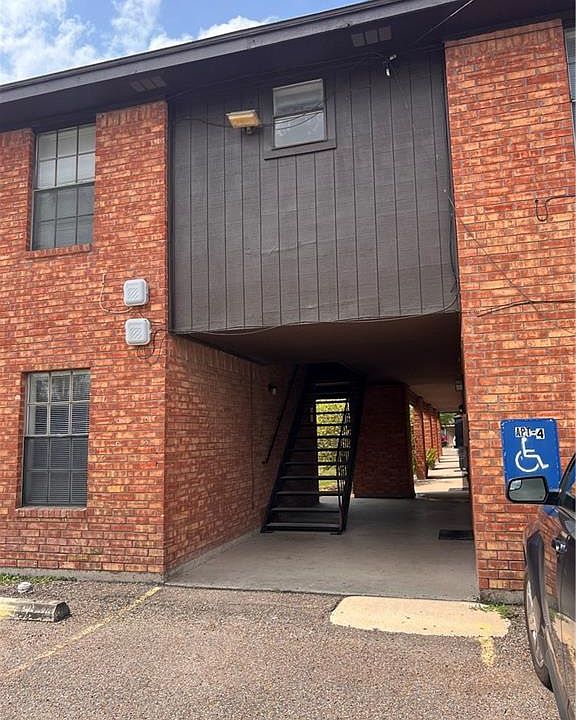 1st image of 119 W 7th St #7