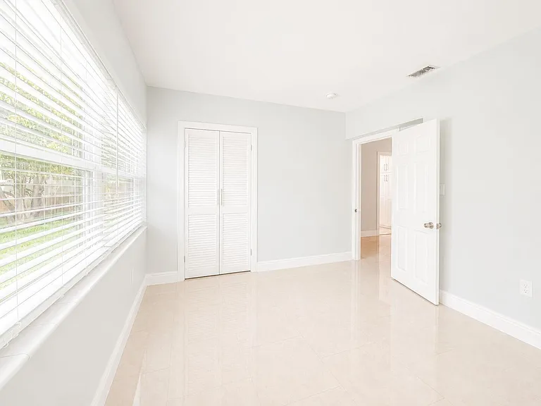 1200 NW 76th Ave — Photo 15