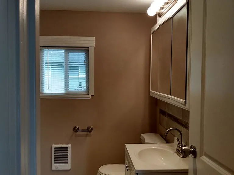1008 Stockwell St — Photo 6