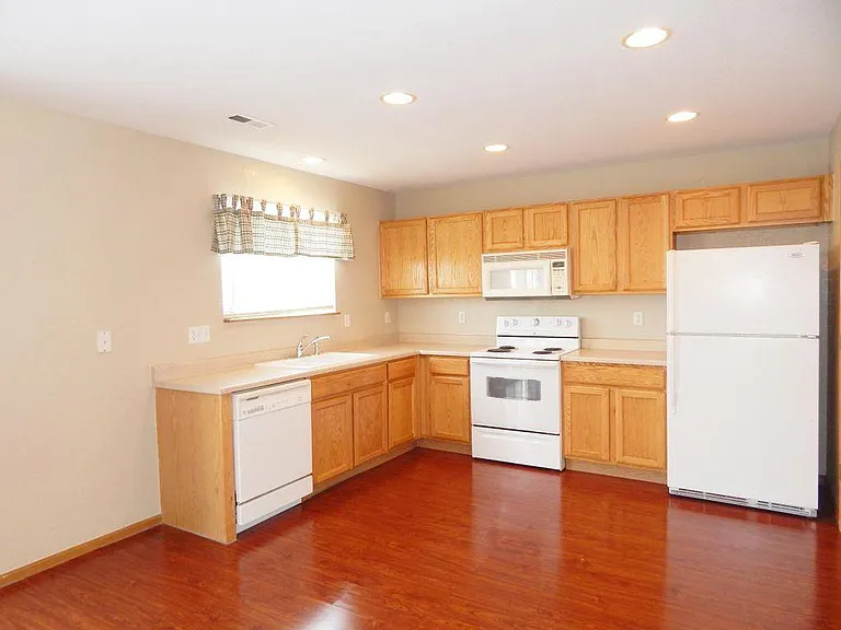 1385 Waxwing Ave — Photo 5