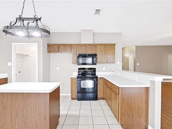 2nd image of 1004 Hidden Oaks Dr