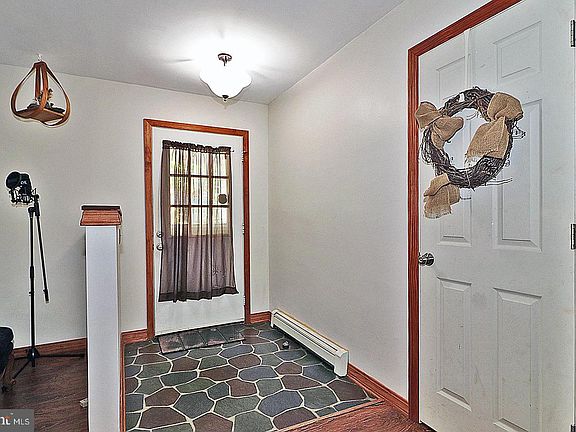 5th image of 7 Carteret Ct