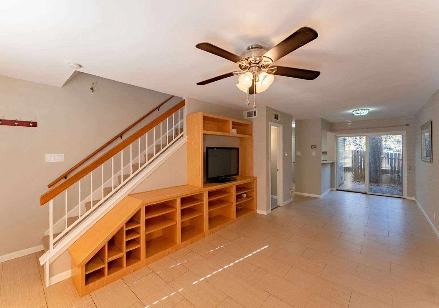 Conveniently Located 2 Bedroom/1.5 Bath Townhome in 78704 Area! — Photo 3