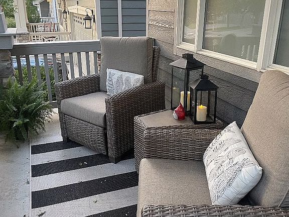 5th image of 9890 Centre Cir