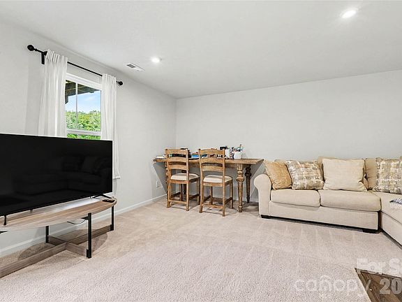 4th image of 409 Lahinch Dr
