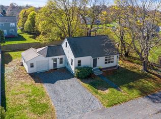 96 Jo Anne Ave, Portsmouth, RI 02871