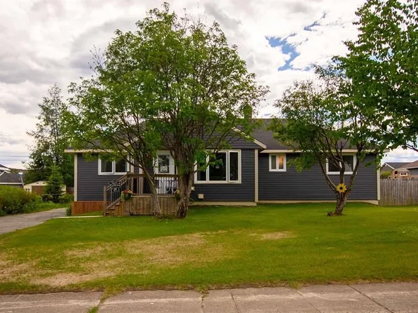 8 Pine Avenue, Labrador City, NL A2V1W9
